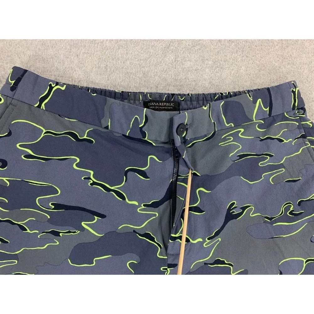 Banana Republic Quick Dry‎ Camouflage Hybrid Shorts (Men's 32) Gray